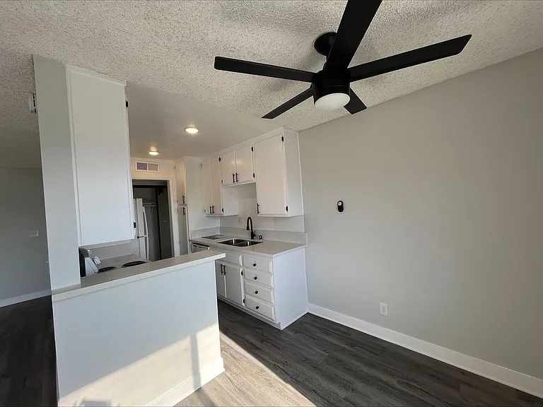 245 South Serrano Ave — Photo 22