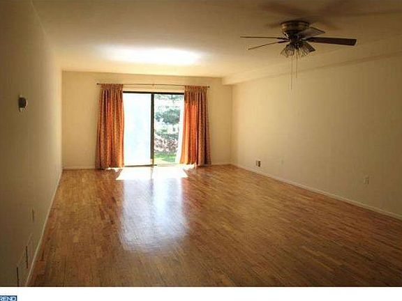 3rd image of 25 Adele Ct