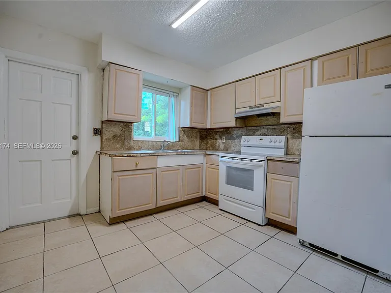 715 N 58th Ave #1 — Photo 6