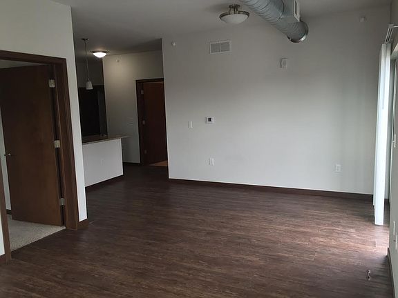 4th image of 425 W Washington Ave APT 518