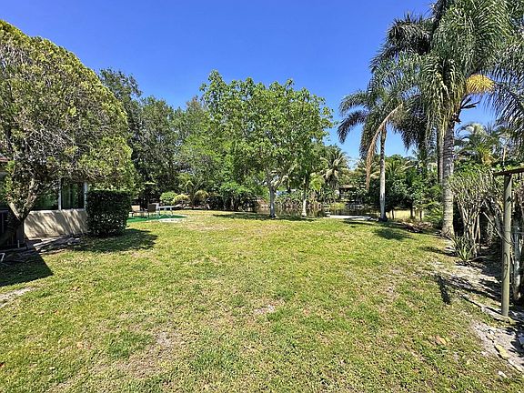 3rd image of 8952 SW 52nd Street