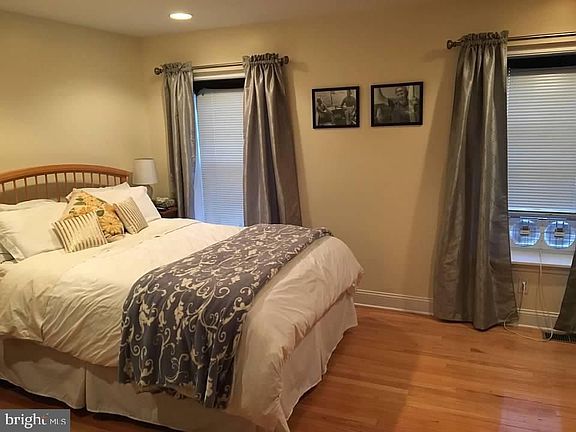 4th image of 1825 Christian St Floor 1