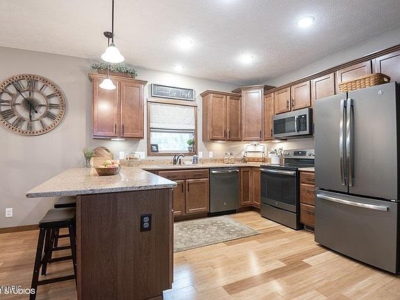 4th image of 17667 Penny Ln