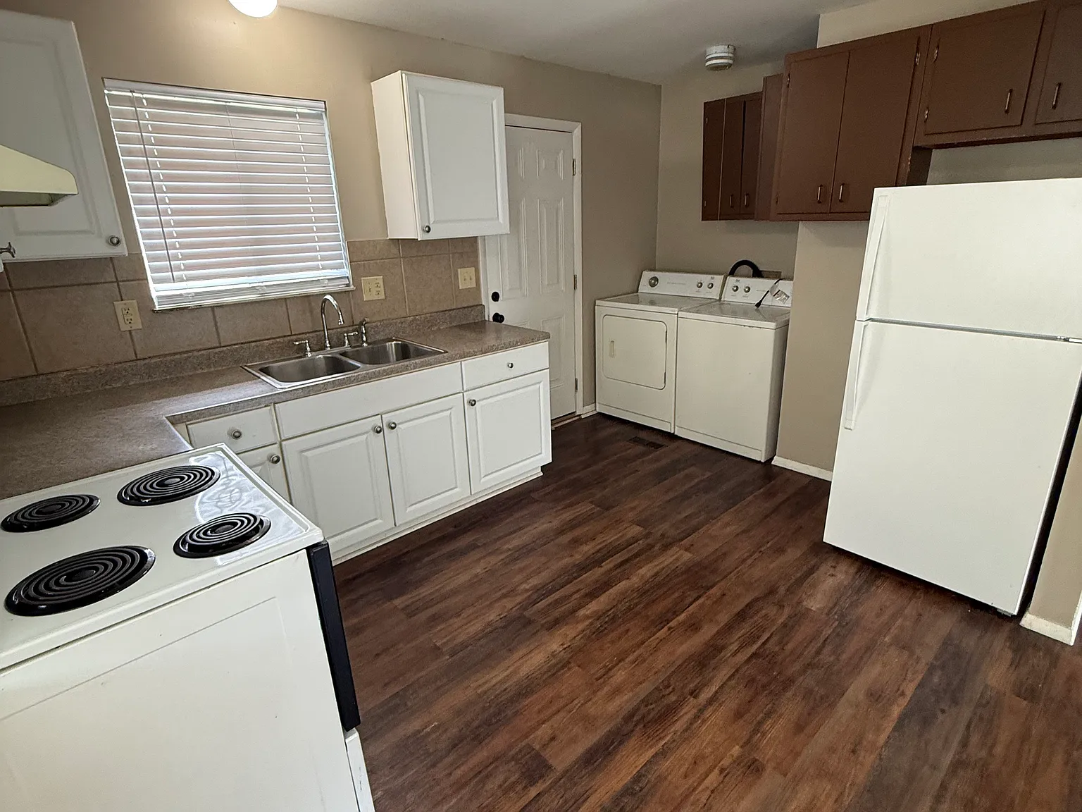 2 bed, 750 sqft, $1,350 — Photo 3