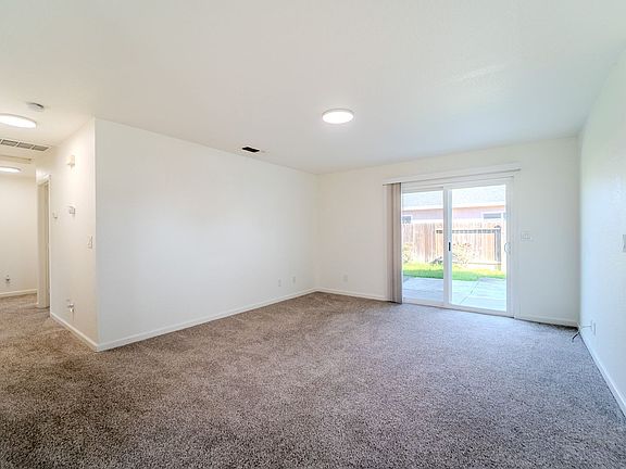 4th image of 2571 Jillian Dr