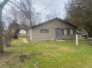 1051 Judd Dr, Lapeer, MI 48446