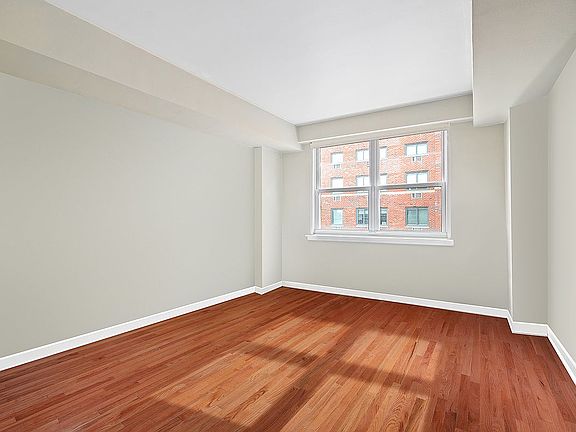 4th image of 101 W 12th St APT 15H