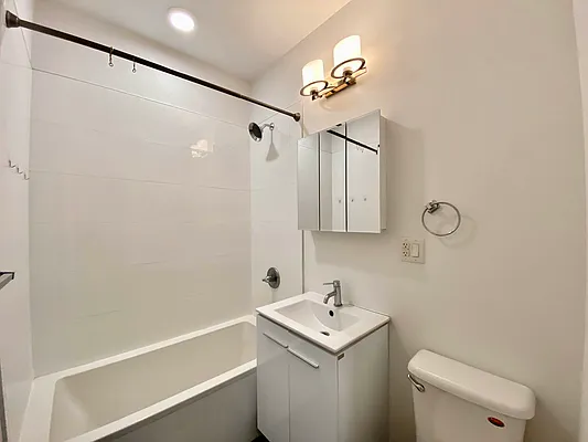 Rented by Bruma Realty LLC | media 6