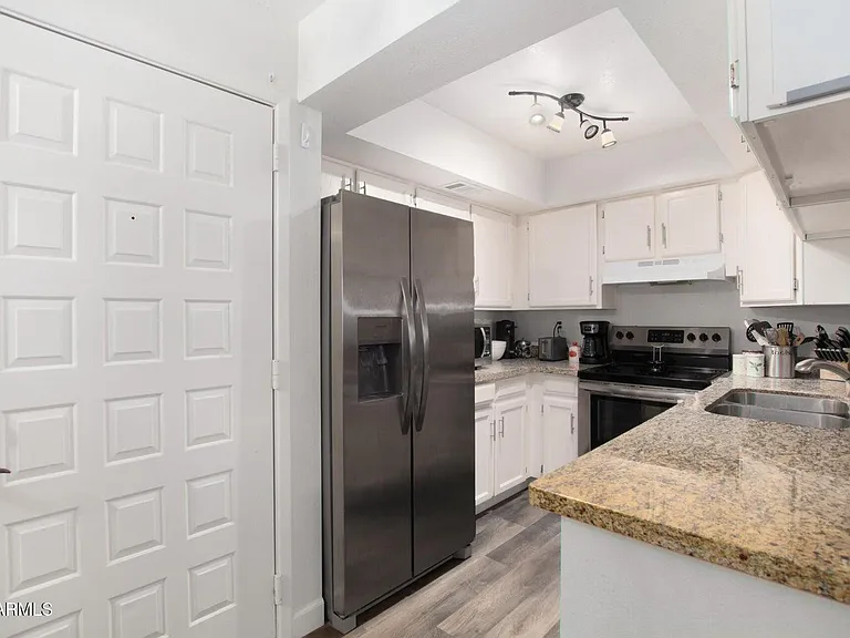 540 N May St #2081 — Photo 5