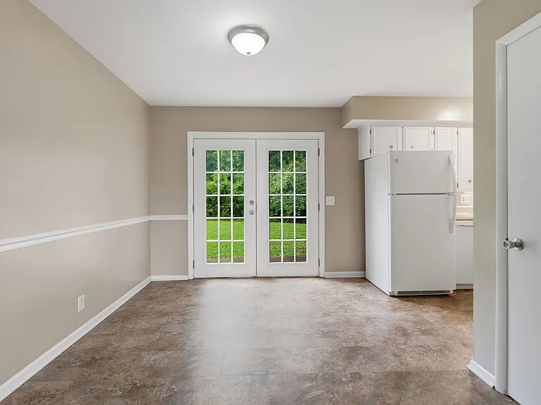 758 McPherson Dr — Photo 9