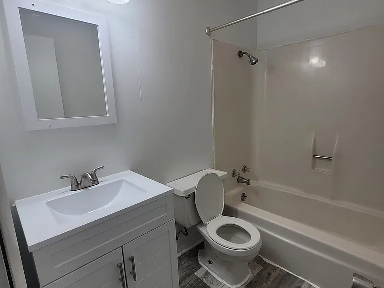 2200 S Illinois Ave #11 — Photo 3