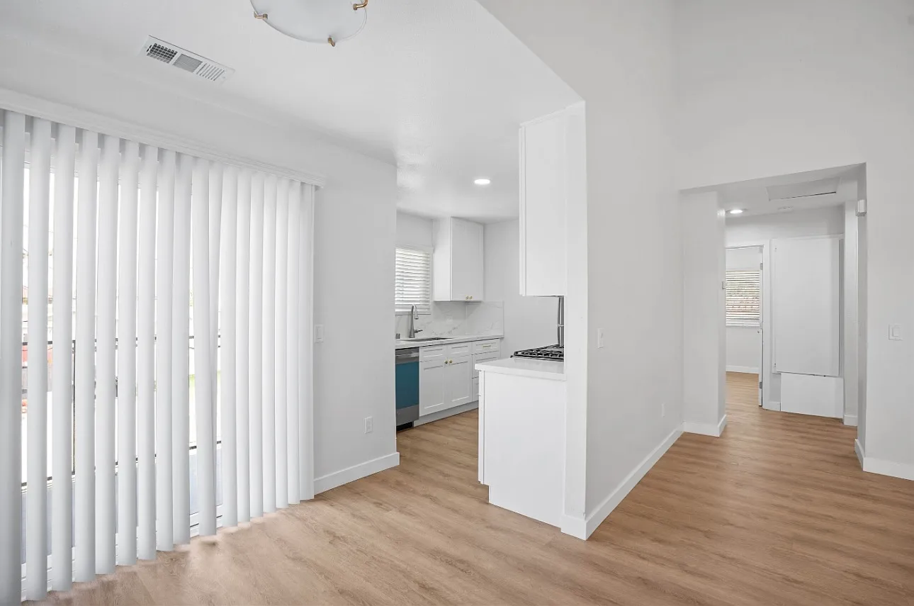 2 bed, 950 sqft, $2,895 — Photo 4