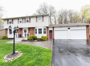 239 Bridgewood Dr, Rochester, NY 14612