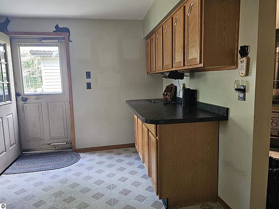 5th image of 7282 Rollways Rd