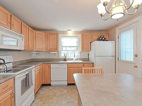 4th image of 67 Ewing Dr