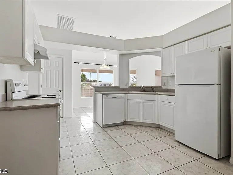 1403 Curtis Ave S — Photo 10