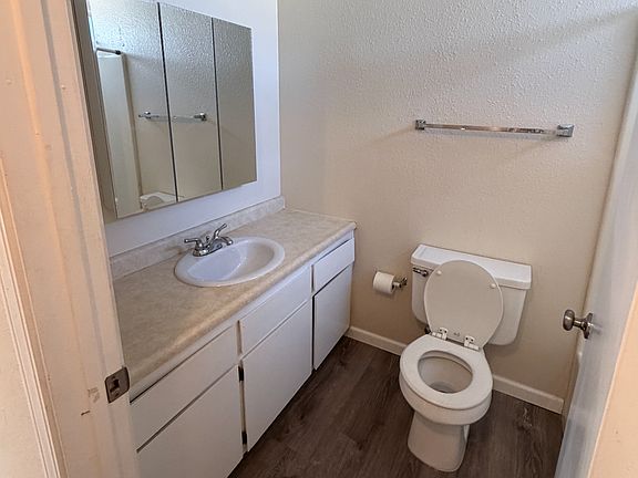 5th image of 279 Branch St Unit E