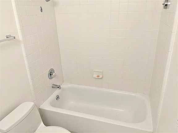 5th image of 211 Cornwall St #7