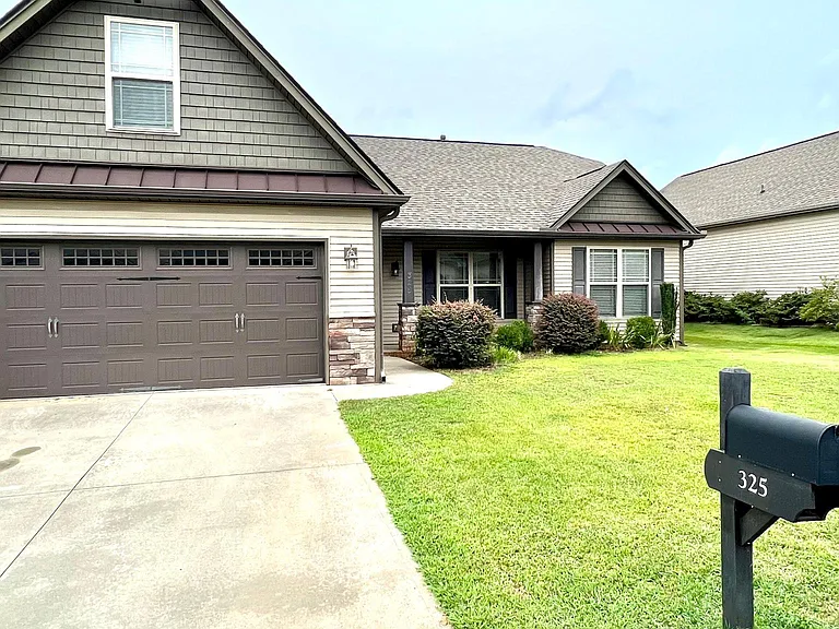 325 S Stonegate Dr — Photo 1