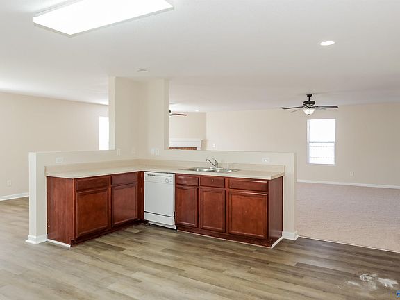 5th image of 100 Waterway Dr