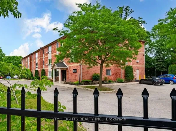 1275 Bentley Dr #105, London, ON N5V 4M4