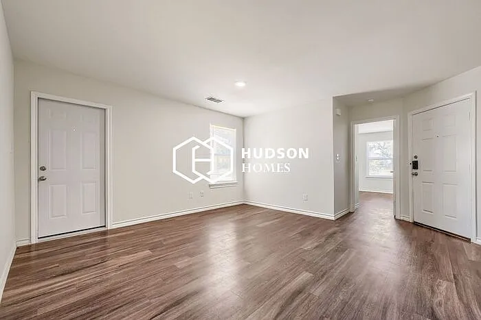 3 bed, 2.0 bath, 872 sqft, $1,625 — Photo 4