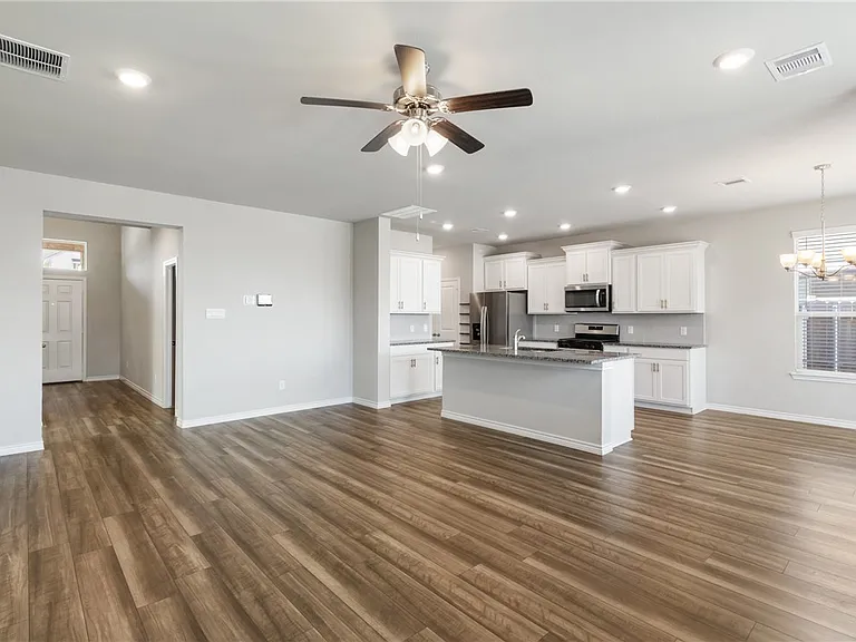 1160 Verona Dr — Photo 5