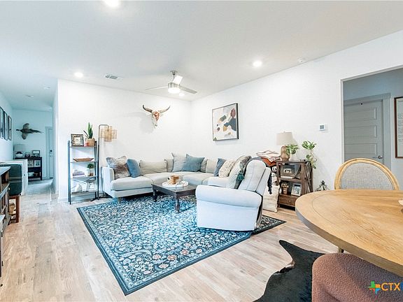 4th image of 324 Millbrook Blvd