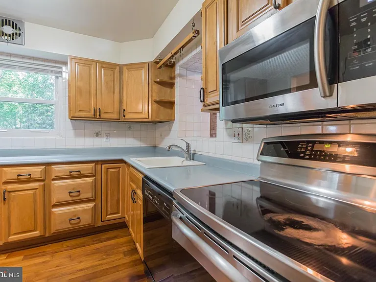 9702 Bellevue Dr — Photo 12