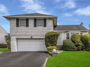 149 Manor St, Plainview, NY 11803