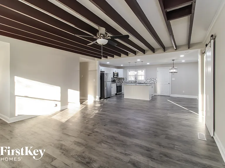 218 Friendway Rd — Photo 2