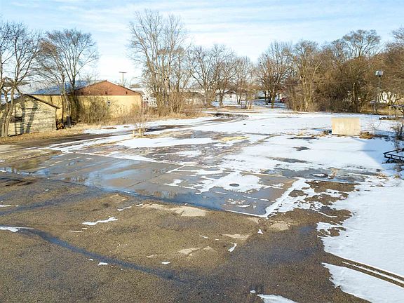 3/4Acre Parcel w/Large Pad and drive through to back of parcel