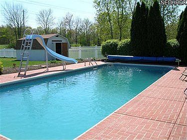 2nd image of 470 W Sturbridge Dr