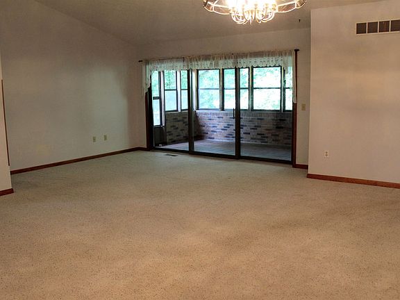 5th image of 500-9 Greentree Dr