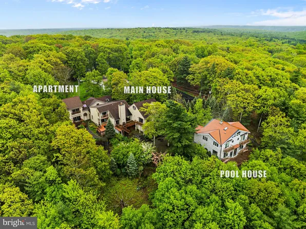 105-107 Attitash Ln, Tafton, PA 18464