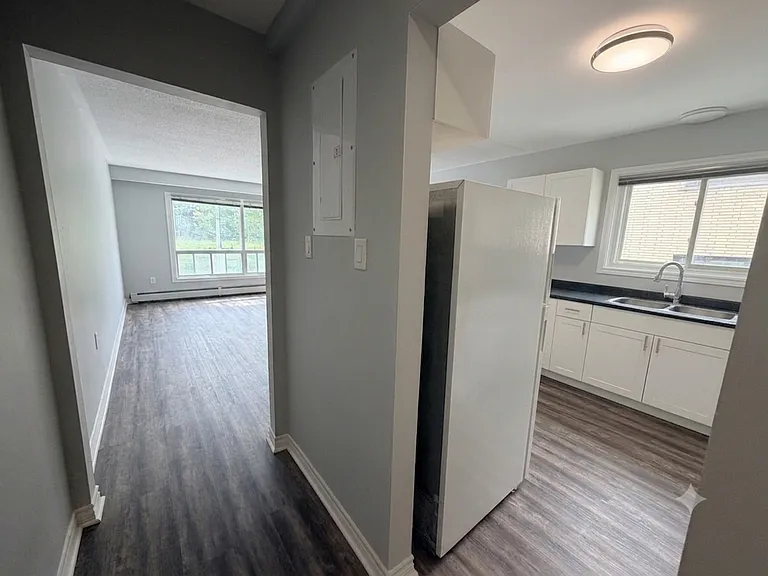 50 Penetang St #2 — Photo 8