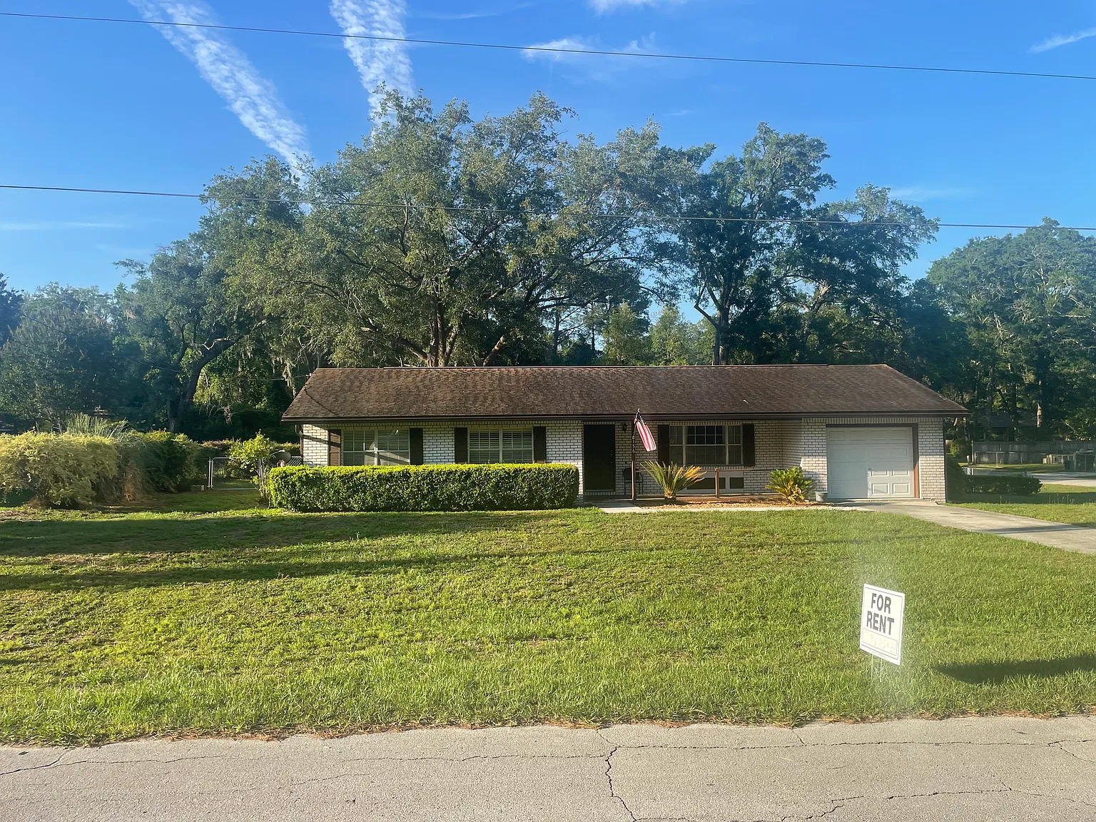 3 bed, 1211 sqft, $1,900 — Photo 1