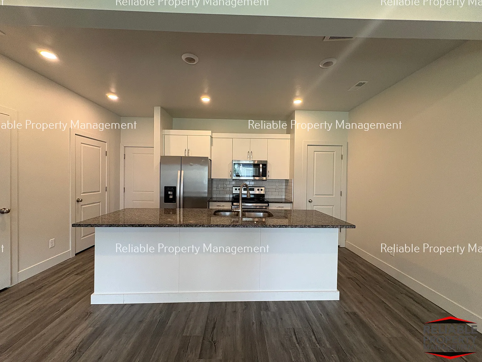 3 bed, 2.5 bath, 1460 sqft, $1,650 — Photo 3
