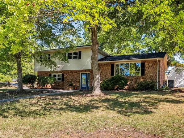 1602 Broadway Dr, Graham, NC 27253