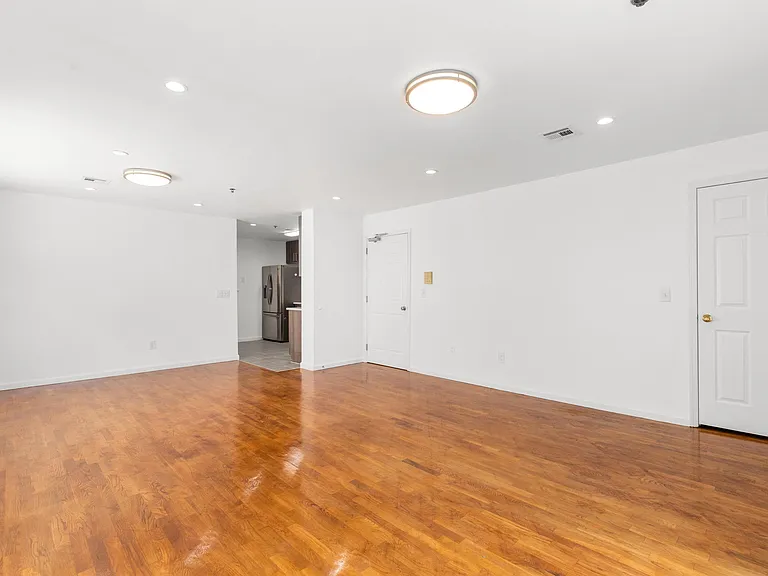 718 23rd St #3 — Photo 8