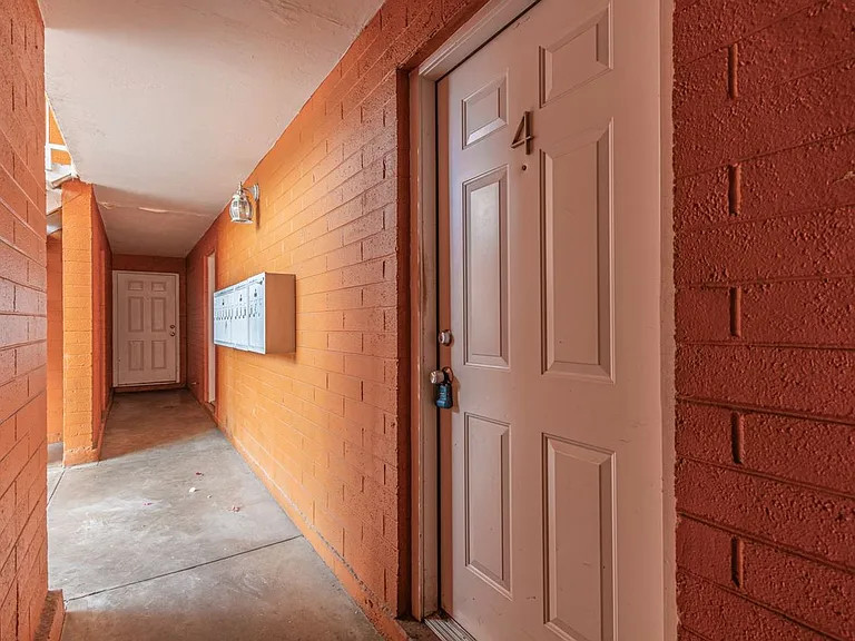 901 E. Pierce St. — Photo 19