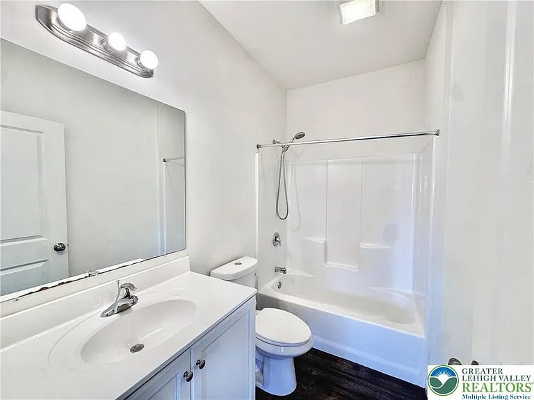 315 E Stone Aly #3 — Photo 10