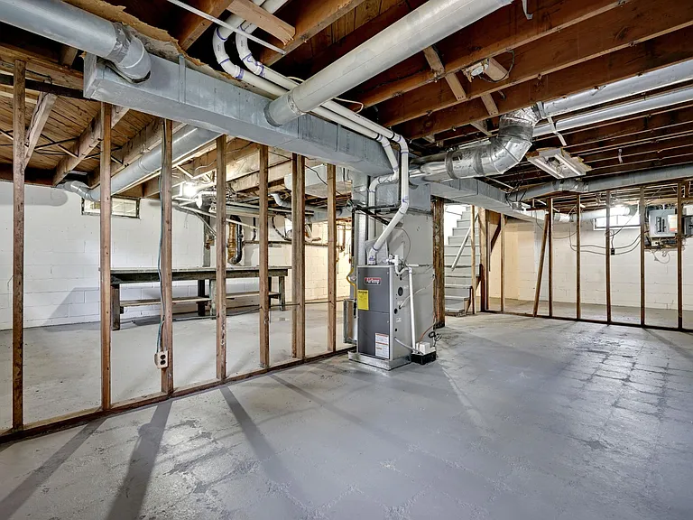 13 Swain Ave — Photo 37
