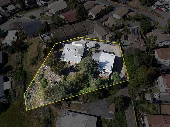 3rd image of 702-704 E Vista Way