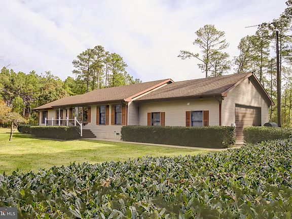 4th image of 814 Pinehurst Dr