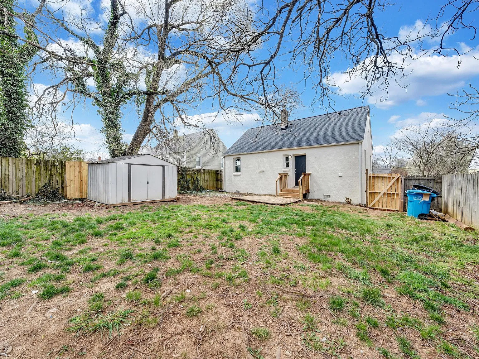 547 Crowmorr St NW — Photo 4