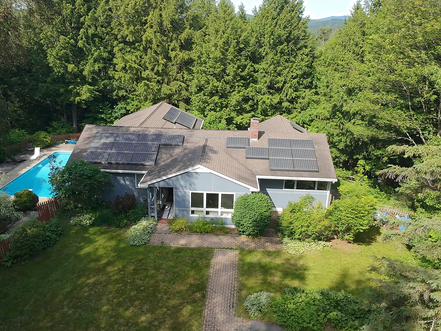 4 bed, 2.5 bath, 2730 sqft, $5,900 — Photo 1