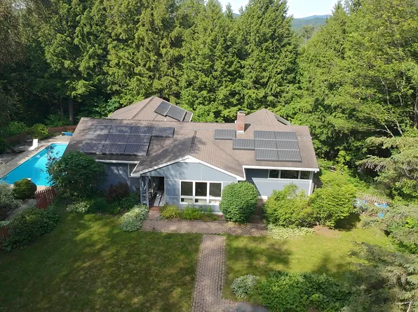 67 Raymond Cir, White River Junction, VT 05001