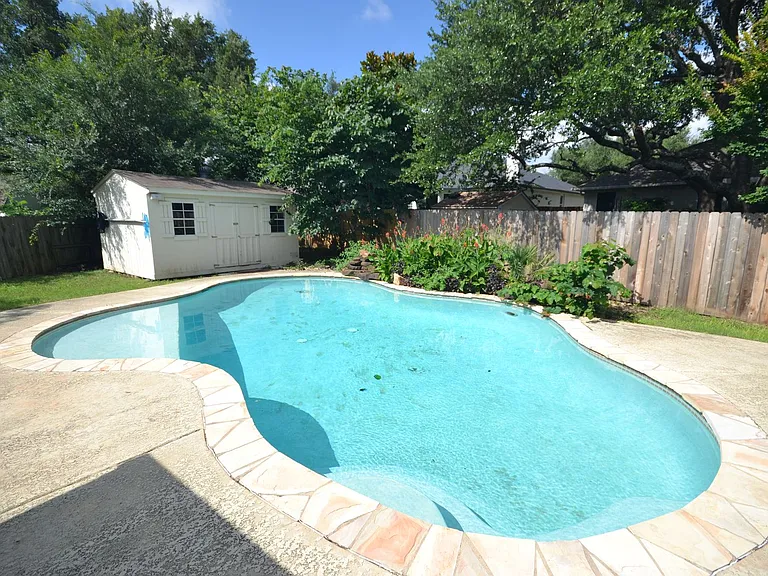 1803 Warwick Cv — Photo 26