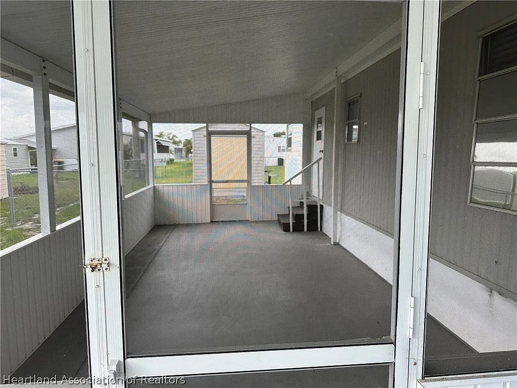 2 bed, 1.0 bath, 672 sqft, $900 — Photo 3